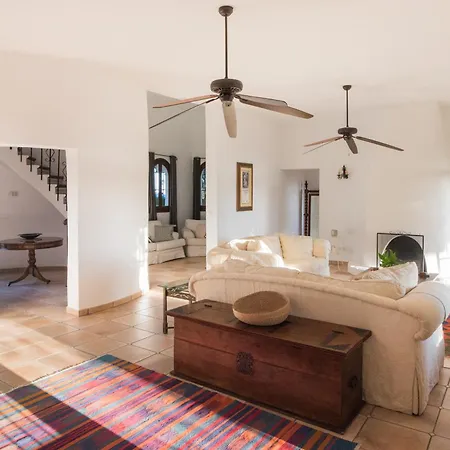 Luxury El Toril - With Heated Pool & Scenic Views