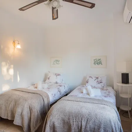 Luxury El Toril - With Heated Pool & Scenic Views