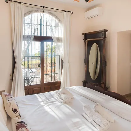 Villa Luxury El Toril - With Heated Pool & Scenic Views *