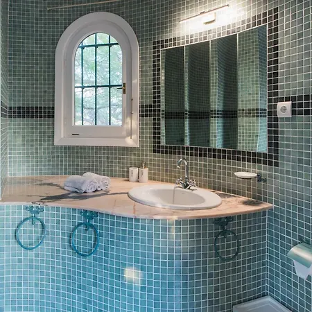 Luxury El Toril - With Heated Pool & Scenic Views 米哈斯